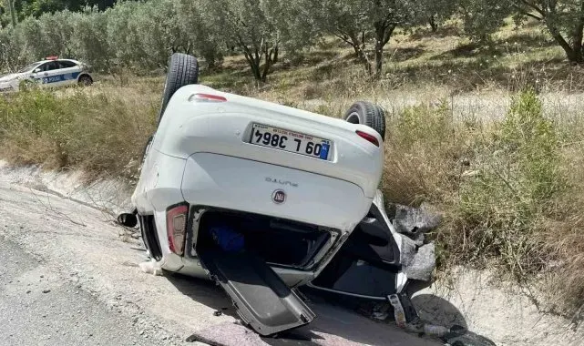 Söke'de otomobil şarampole devrildi: 3 yaralı