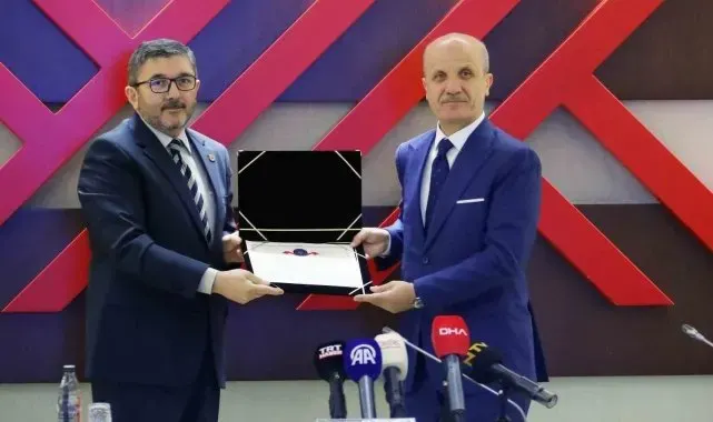 BŞEÜ ödül törenine adını yazdırdı