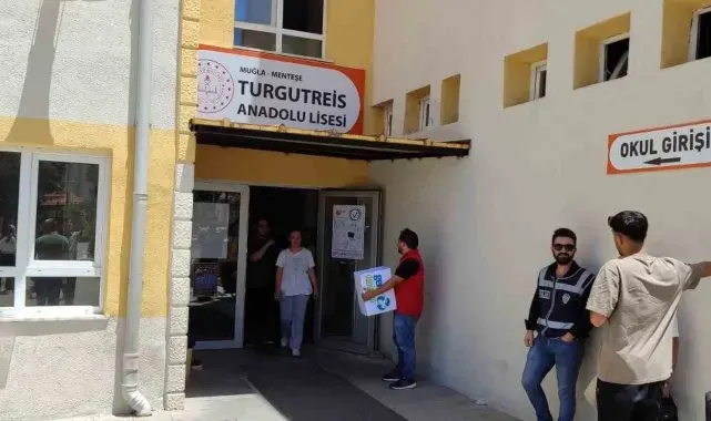 Muğla'da Gönüllü Gençler Köy Okulları için kalem topladı