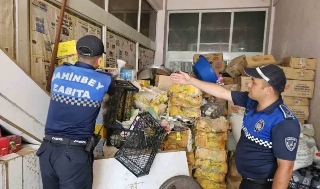Gaziantep'te bayram öncesi tarihi geçmiş 5 ton şekerleme ele geçirildi