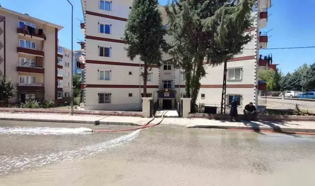 Ankara'da sel sonrası su basan evlerde tahliye çalışmaları devam etti
