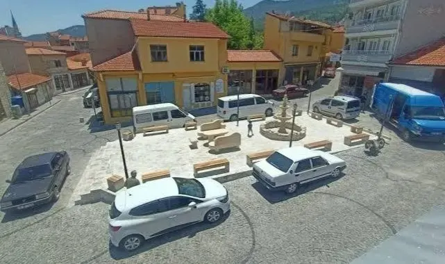 Buldan'da tartışmalı yapıt yerinden söküldü
