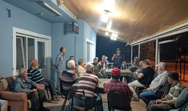 Jandarma ekipleri Pınarhisar'da vatandaşları bilgilendirdi