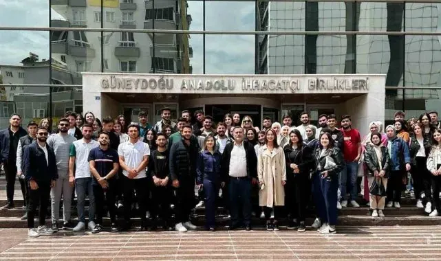 Sosyal Bilimler MYO öğrencilerine ihracatta sınırları aş eğitimi verildi