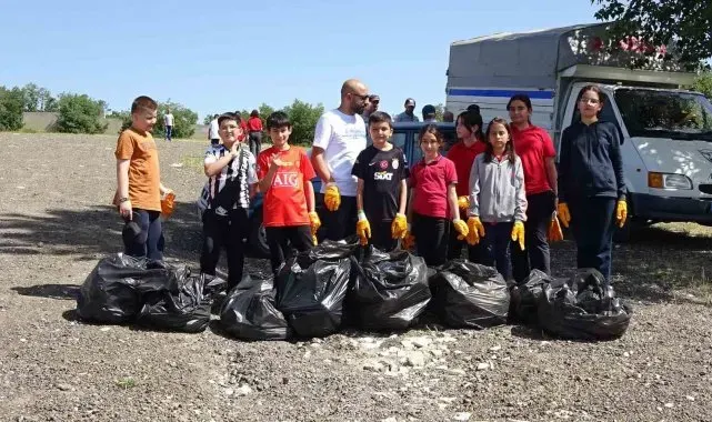 Tavşanlı'da çevre haftası etkinliğinde çevre temizlikleri yapıldı