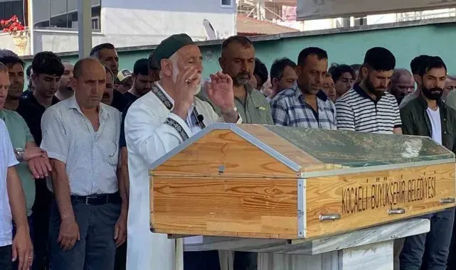 Tersanedeki gemi yangınında hayatını kaybeden işçi son yolculuğuna uğurlandı