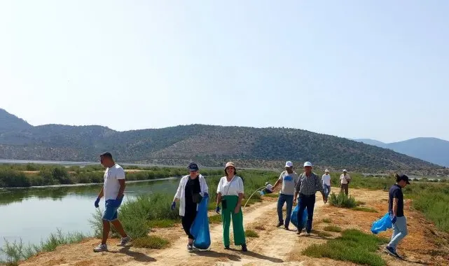 Bafa Gölü'nden bir kamyon çöp çıktı