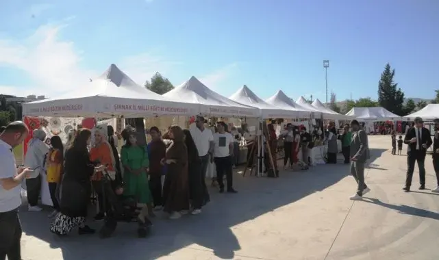 Cizreli kadınlar el emeği ürünlerini Dicle Nehri kenarında sergiledi