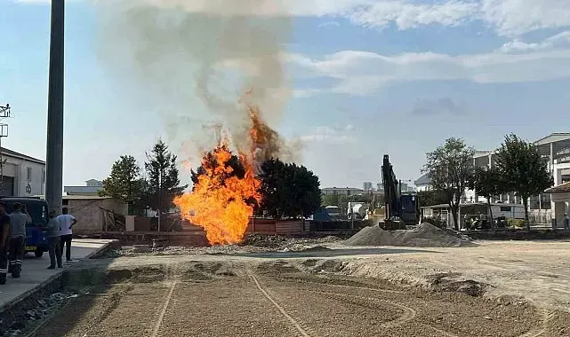 Tekirdağ'da yol çalışması esnasında korkutan yangın: Alevler metrelerce havaya yükseldi