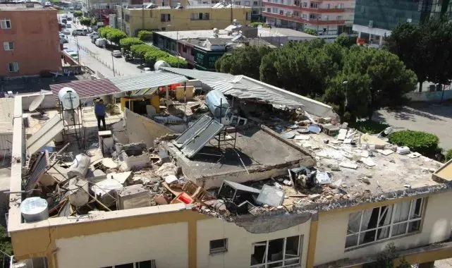 Payas'ta yaşanan patlamada çok sayıda iş yeri, ev ve araç zarar gördü