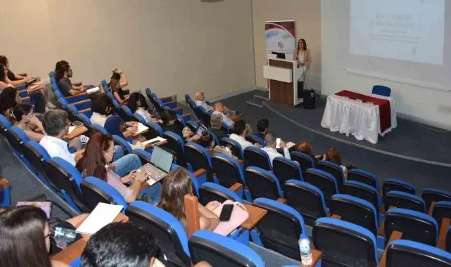 'Kök Hücre Sempozyumu' Türkiye ve KKTC'deki uzmanları bir araya getirdi