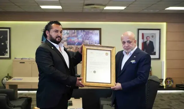 Dubai Kraliyet İş Konseyi'nden Murat Sancak'a temsilcilik belgesi