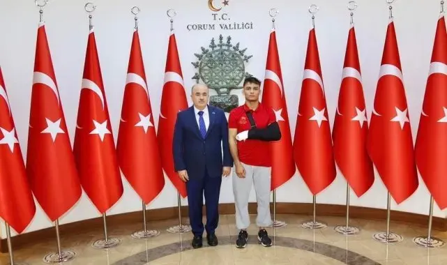 Şampiyon güreşçi Vali Dağlı'yı ziyaret etti