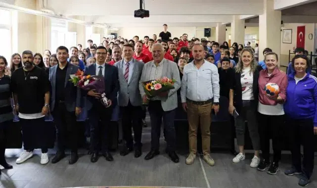 Nilüfer Belediyespor Hentbol Takımı öğrencilerle buluştu
