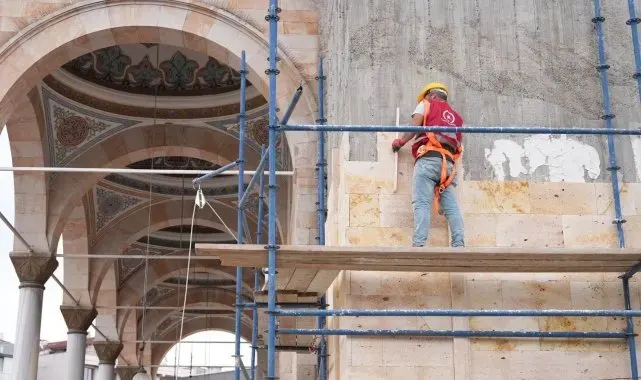 Cedidiye camisinin minareleri şekilleniyor