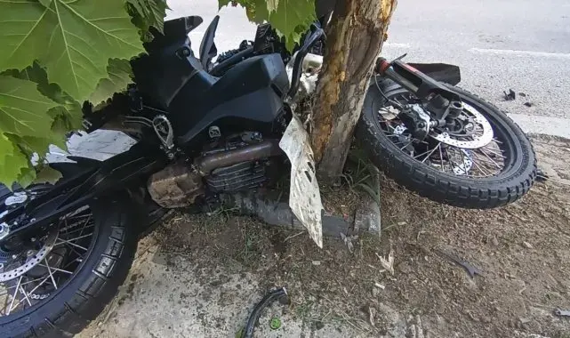 Kontrolden çıkan motosiklet ağaca çarptı: Sürücü hayatını kaybetti