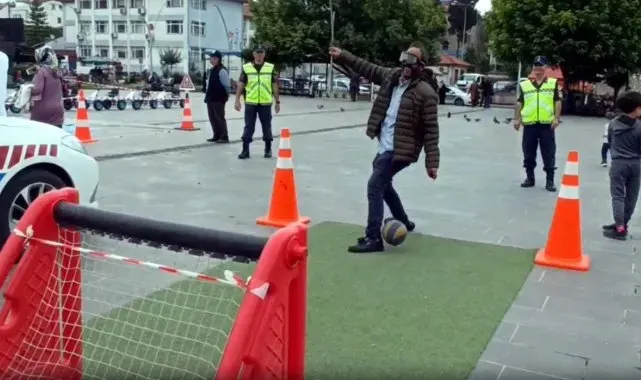 Alkol simülasyon gözlüğü takanlar komik anlara neden oldu