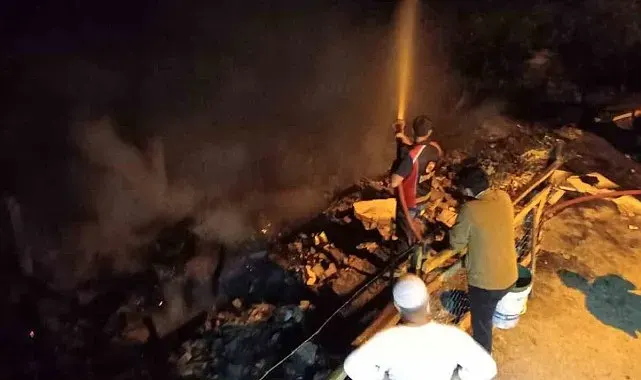Kastamonu'da iki katlı ev yandı, aile pencereden atlayarak kurtuldu