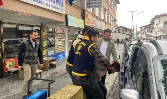 Yaşlı adamı dolandıran şüpheliyi polis kıskıvrak yakaladı