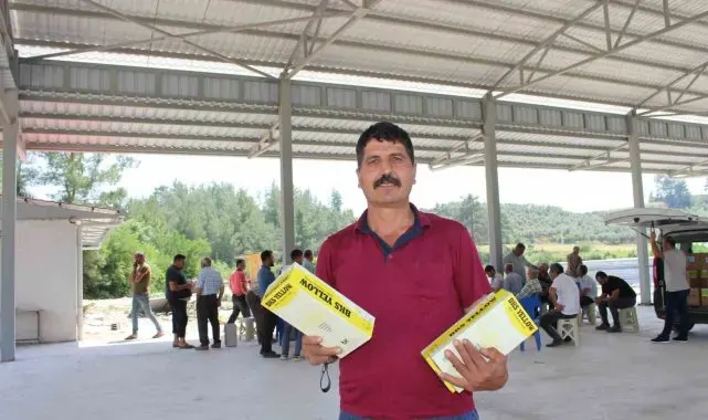 Büyükşehir'den 3 mahalleye 18 bin 200 yapışkan tuzak desteği