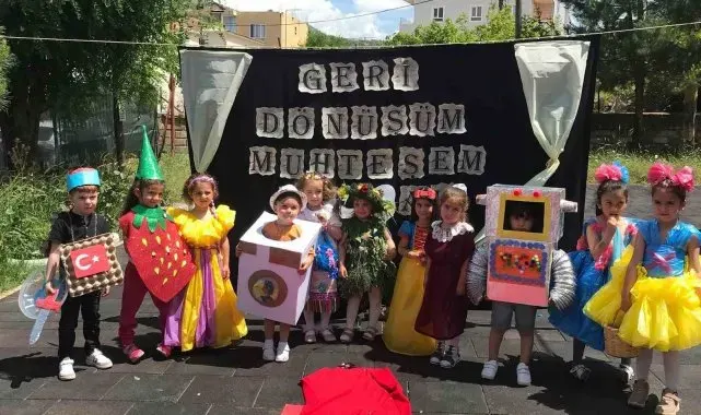 Anaokulu miniklerinden mankenlere taş çıkartan defile