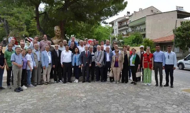 Hiciv ustası Şair Eşref memleketi Kırkağaç'ta anıldı