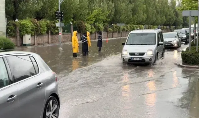 Milletvekili Hatipoğlu'ndan yağmur sonrası belediyeye tepki