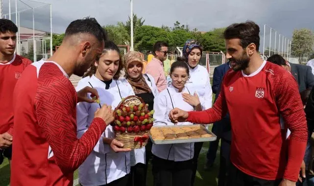 Aşçılardan, Sivasspor'a tatlı dopingi