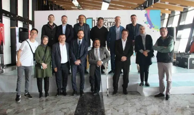 Ayhan Türkez ve Nihat Kılıçoğulları Kitap Fuarı'nda sevenleriyle buluştu