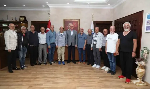 Hababam Sınıfı'nın oyuncuları Başkan Kurt'u ziyaret etti