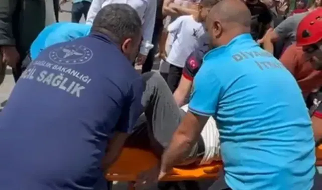 Kazada otomobilde sıkışan şahıs itfaiye ekiplerince çıkartıldı