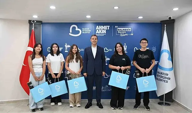 Başkan Ahmet Akın, LGS birincilerini makamında ağırladı