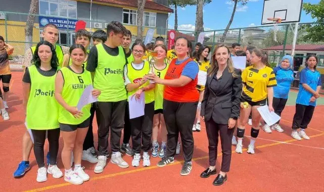 Ula'da gençler spor ve sanata doyuyor