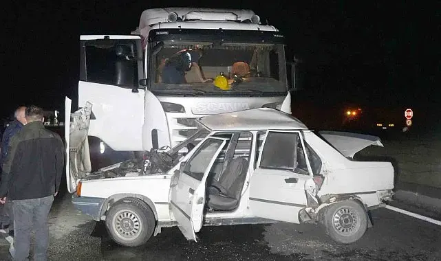 Kastamonu'da tır ile otomobil çarpıştı: Kazada sürücü ile eşi hayatını kaybetti