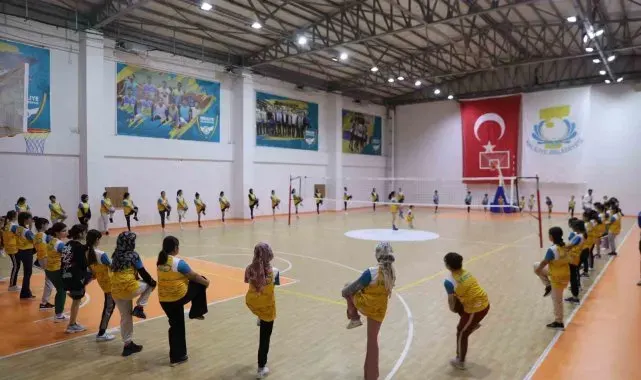 Gençler, belediye ile spor alışkanlığı kazanıyor