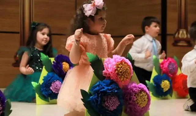 Anaokulu öğrencileri hünerlerini 'Anneler Günü' için sergiledi
