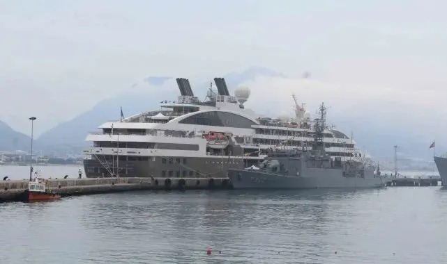 Alanya'ya 180 turist gemiyle geldi