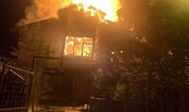 Karabük'te iki katlı ev alevlere teslim oldu