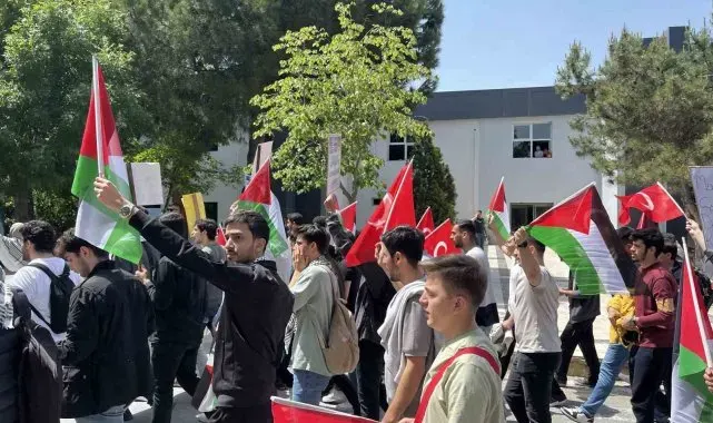 İstanbul'da üniversite öğrencileri Filistin için yürüdü