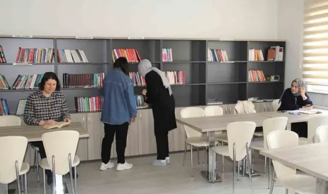 Aile Yaşam Merkezi Kütüphanesi öğrencilerin hizmetinde