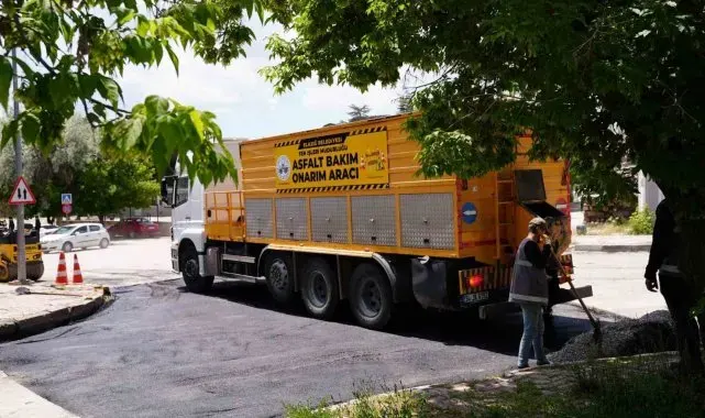 Elazığ'da yollar asfalt yama robotu ile onarılıyor