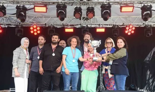 Turnuvada dereceye girenlere kupaları verildi