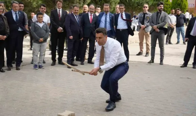 'Unutulmaya Yüz Tutmuş Geleneksel Oyunlar Şenliği'nde renkli görüntüler oluştu