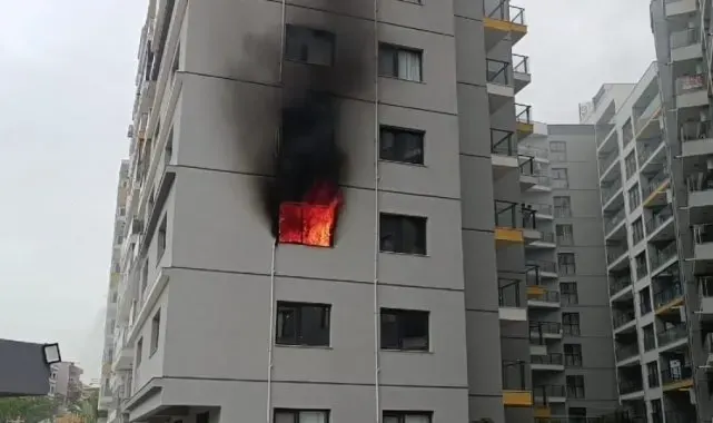 İzmir'de 8 katlı sitede yangın paniği