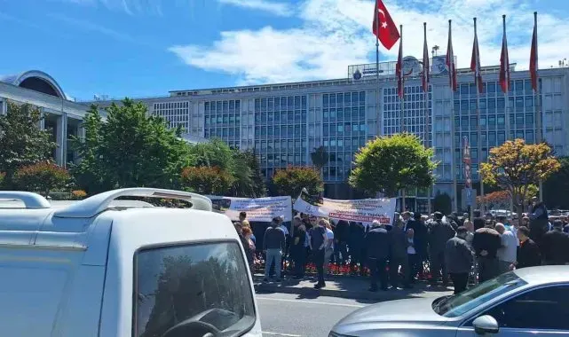 Özel halk otobüsü esnafından Saraçhane'de İBB'ye protesto