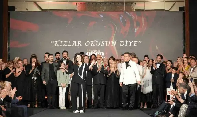 Kız çocuklarının okumasına dikkat çekmek için podyuma çıktılar