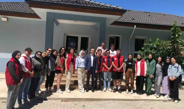 Gençlik Haftası'nda gönüllü gençler lavanta ekti