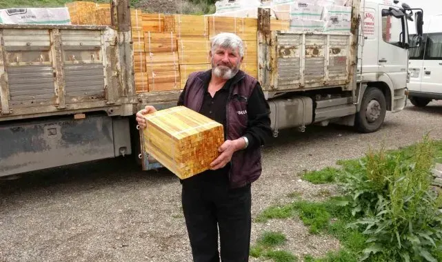 Yozgat'ta arıcılara 40 bin arı çıtası dağıtıldı
