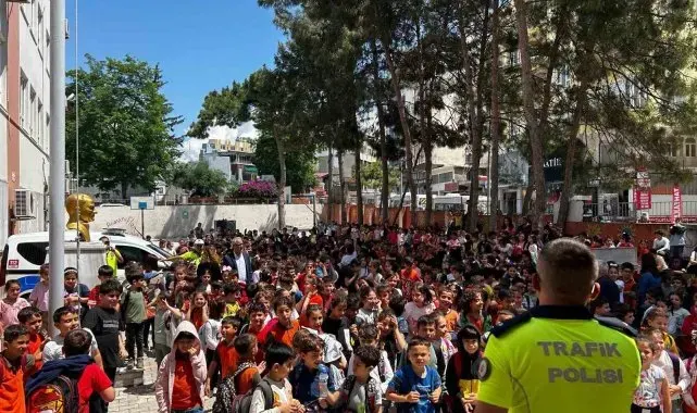 Hatay'da ilkokul Öğrencilerine trafik eğitimi verildi