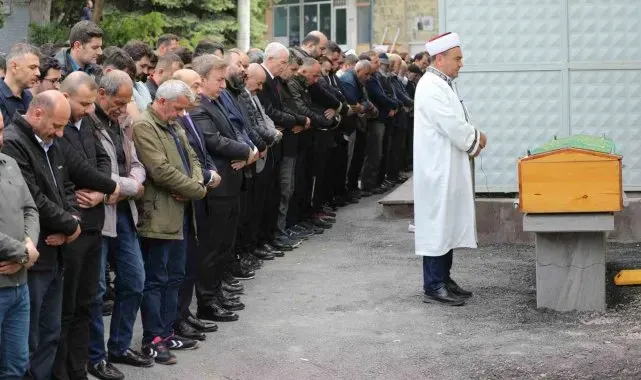 Trafik kazasında hayatını kaybeden genç işadamı son yolculuğuna uğurlandı